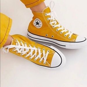 Sunflower yellow converse shoes 🌻